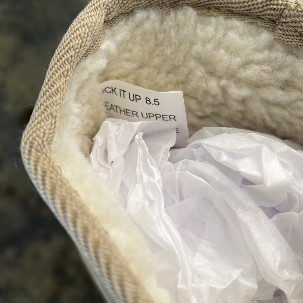Ziti Girl hidden heel suede Ugg look a likes. 8.5 - Picture 4 of 5